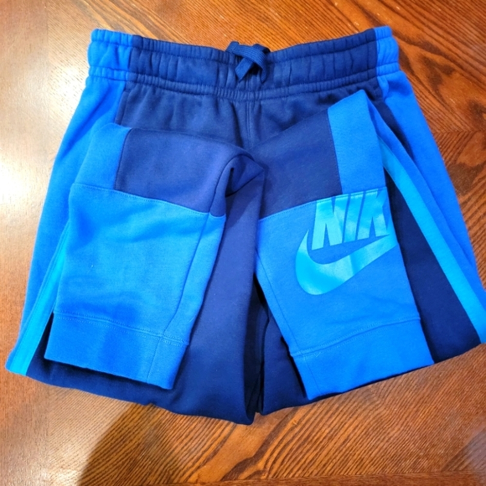 Nike joggers youth size xl